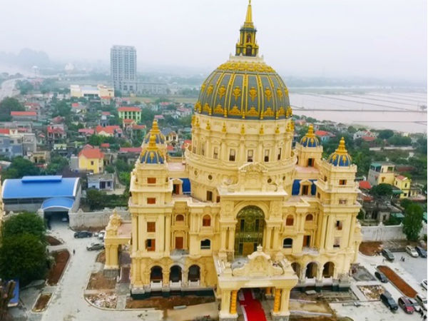 Chiêm ngưỡng lâu đài mạ vàng gây choáng của đại gia Ninh Bình