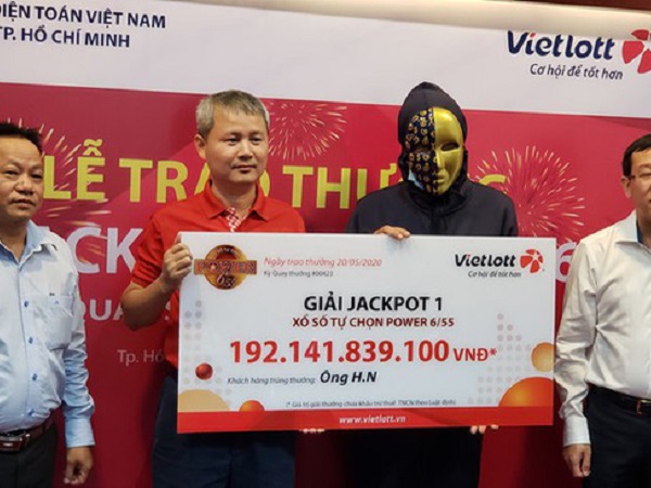 Người đàn ông trúng Vietlott 192 tỷ: Chưa vội thông báo cho vợ vì muốn 'lấy vàng thử đàn bà', sẽ dành thời gian lên mạng nghiên cứu cách tiêu tiền
