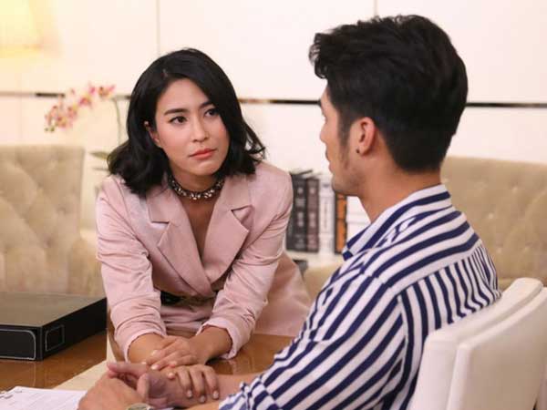 Nghi ngờ giúp việc dụ dỗ chồng, vợ thẳng tay đuổi việc nhưng lá thư để lại dưới gối khiến cô bàng hoàng