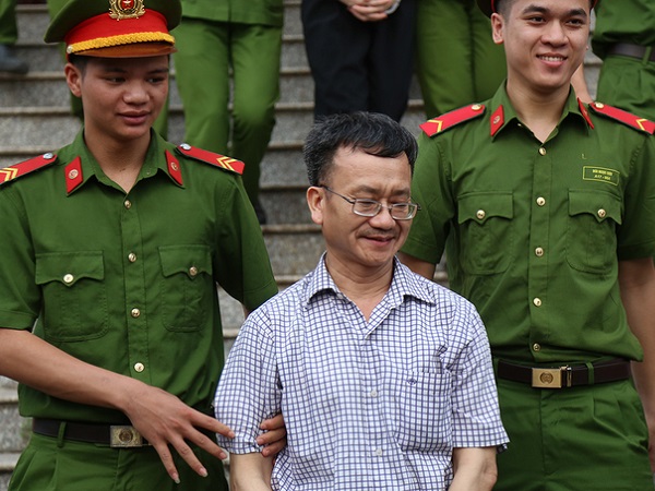 Bí ẩn trong vụ án sửa điểm thi ở Hoà Bình