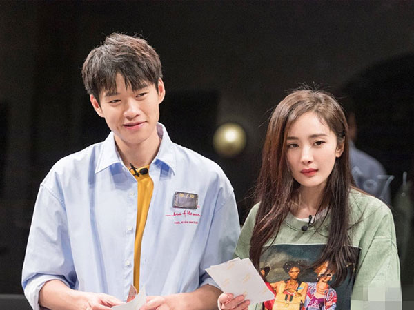 Rộ tin tình trẻ Ngụy Đại Huân tặng Dương Mịch 999 đóa hồng nhân ngày tỏ tình 520, sự thật là gì?