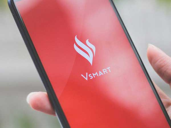 Vsmart Lux: Chỉ cần tồn tại thôi đã là một thành tựu lớn