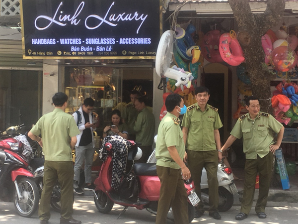 Hà Nội: Truy quét phố cổ, thu giữ 2400 sản phẩm nhái nhãn hiệu nổi tiếng