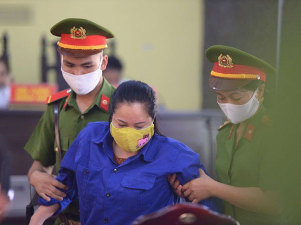 Xét xử gian lận thi THPT ở Sơn La: Mẹ bỏ gần nửa tỷ chạy điểm để con 'vào bằng được trường công an'