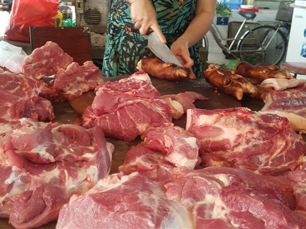 Giá thịt lợn hơi cả nước tăng phi mã, chạm mốc cao nhất lịch sử 100 ngàn đồng/kg, tiểu thương khốn đốn vì bán hàng ế ẩm