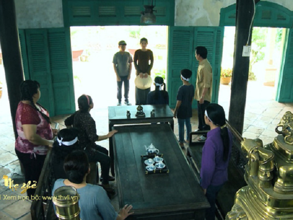 'Mẹ ghẻ': Chồng vừa chết, cô vợ ngoại tình đã bán nhà ôm tiền bỏ qua Úc, 3 đứa con bơ vơ gào khóc gọi mẹ