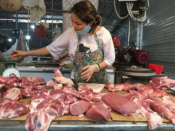 Thịt lợn cao chót vót, dân bớt khẩu phần, chợ ế chưa từng có