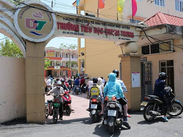 Phụ huynh Hải Phòng có con bị phê bình vì đến sớm mong... bình yên