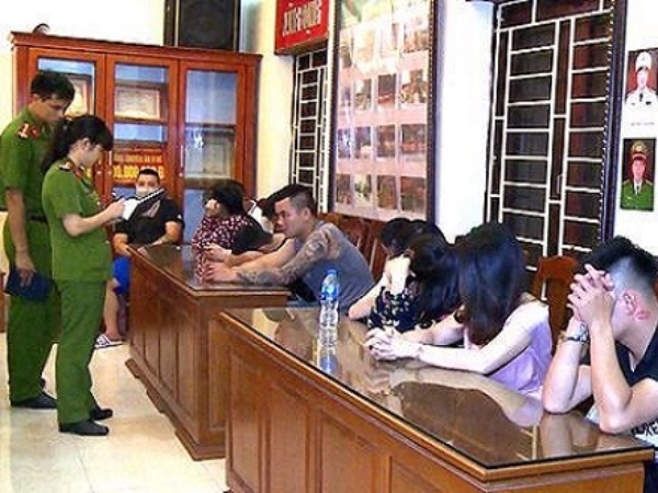CSGT Thanh Hóa vui tiệc ma túy chia tay bạn đi chấp hành án