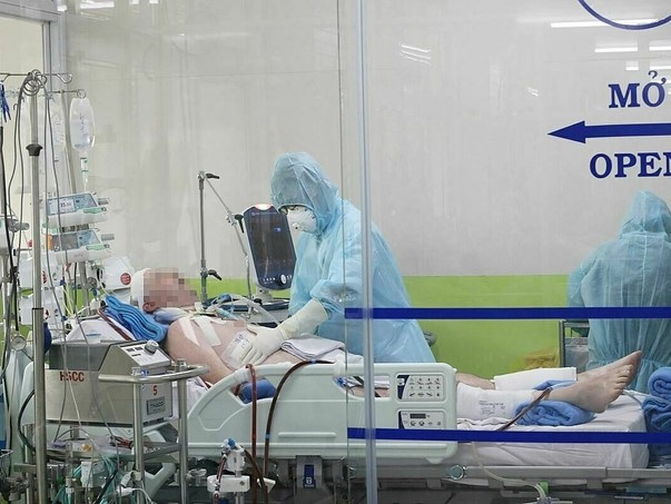 Bệnh nhân phi công lọc máu trở lại