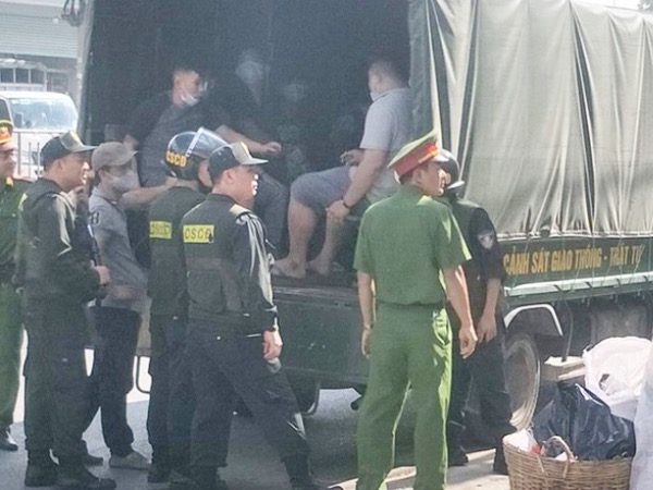 Hàng trăm cảnh sát đột kích cơ sở cai nghiện ma túy 'chui' ngụy trang trong tiệm bán đồ nội thất