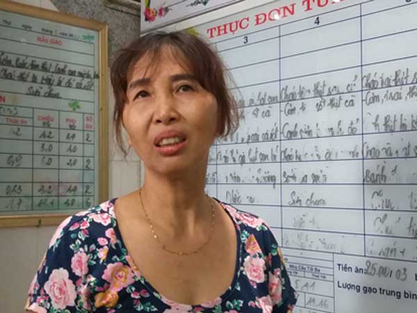 Mẹ bé gái lớp 1 đứng nắng trước cổng trường ở Hải Phòng thừa nhận: Đoạn clip trên mạng xã hội quay 2 mẹ con là thật, vì xót con nên có nói không đúng sự thật