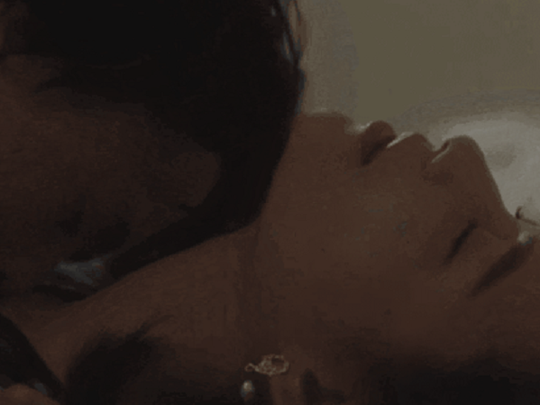 Yêu trong mộng mị: Phim Thái kinh dị tâm lý ngập cảnh 'giường chiếu', xem một mình đảm bảo 'quéo'