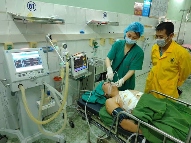 Cứu sống người đàn ông bị dao chém thấu ngực