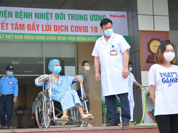Giám đốc Bệnh viện Bệnh Nhiệt đới Trung ương: 'Bệnh nhân 19 nhiều lần dọa tử vong'