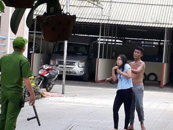 'Ngáo đá' cầm kiếm bắt phụ nữ mang thai và trẻ em làm con tin