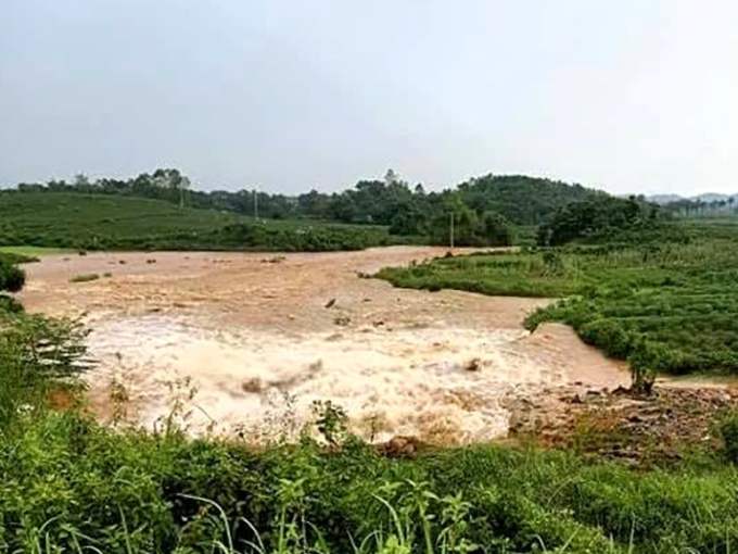Vỡ đập chứa nước ở Phú Thọ, 17 hộ dân phải di dời khẩn cấp