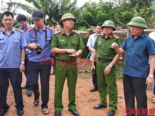 Làm thiếu nữ mang bầu, bố dượng chém tử vong hai vợ chồng con gái rồi tự sát