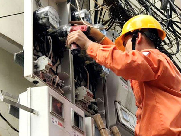EVN lên tiếng về thông tin tiền lương lãnh đạo tăng 37%, người lao động tăng 4%
