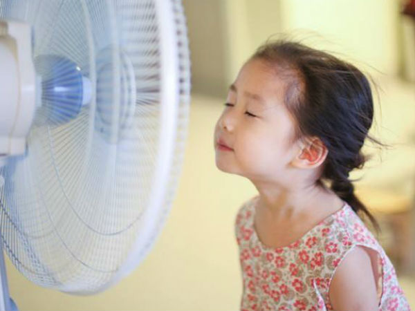 Cô bé 10 tuổi bị liệt mặt do sai lầm khi sử dụng quạt mùa hè của bố mẹ: Bác sĩ chỉ ra 4 sai lầm cần phải bỏ ngay để tránh rước bệnh cho cả nhà!