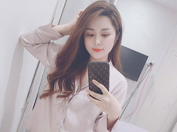 Hình ảnh đời thường xinh đẹp, dịu dàng của nữ MC VTV mắc bệnh ung thư máu ở tuổi 29 khiến khán giả xót xa