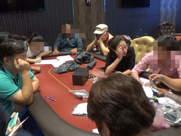 Triệt phá sòng bạc Poker 'khủng' do người đàn ông Hàn Quốc điều hành trong căn biệt thự tại Sài Gòn