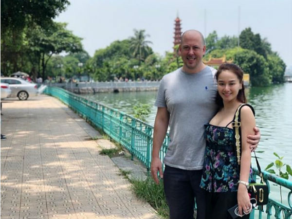 'Vợ cũ MC Thành Trung' Thu Phượng hạnh phúc bên bạn trai ngoại quốc, yêu thương chiều chuộng con gái như bố đẻ