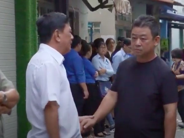 Xót xa giờ đưa tiễn bé trai lớp 6 bị cây phượng đè tử vong: Người cha nuốt nước mắt vào trong chuẩn bị đưa con về đất mẹ