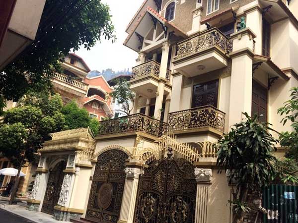 Đại gia Thái Bình chứng minh đẳng cấp, xây hẳn biệt thự 'sinh ba' giữa lòng Thủ đô