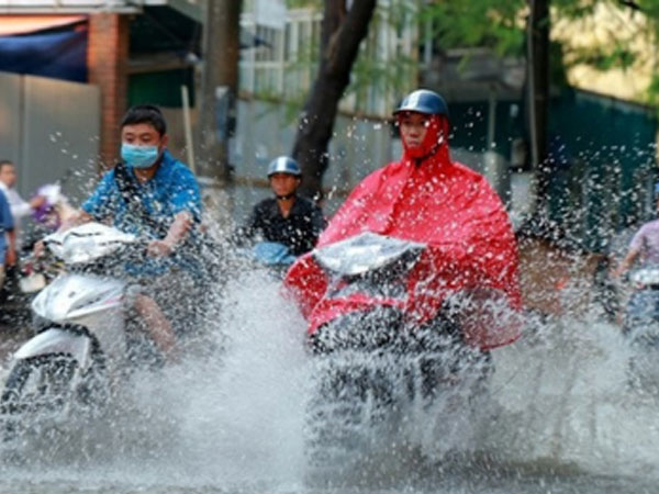 Hà Nội ngày nắng, chiều tối và đêm có mưa rào và dông