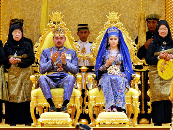 Nàng dâu Lọ Lem của hoàng gia Brunei trong hôn lễ xa hoa bậc nhất châu Á cách đây 16 năm hiện giờ có cuộc sống ra sao?