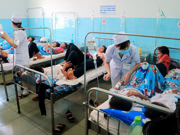 135 học sinh nhập viện sau khi ăn bánh mì từ thiện tại trường