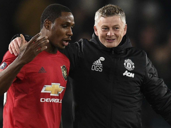 Ighalo chỉ được ở lại MU nếu chấp nhận... gia hạn với Shanghai Shenhua