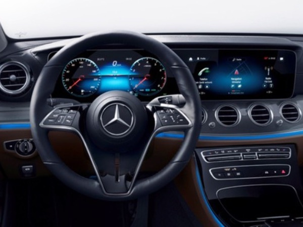 Vô lăng trên Mercedes sẽ được trang bị nhiều công nghệ mới lạ