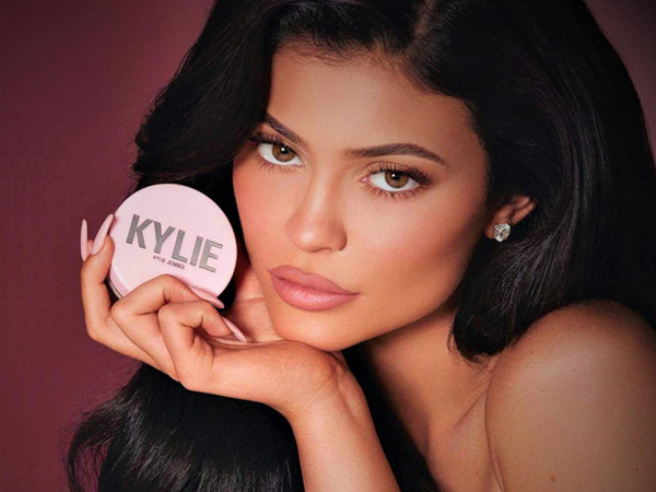 Kylie Jenner đáp trả cực gắt sau khi bị Forbes bóc phốt, tước mất danh hiệu 'tỷ phú trẻ nhất thế giới'