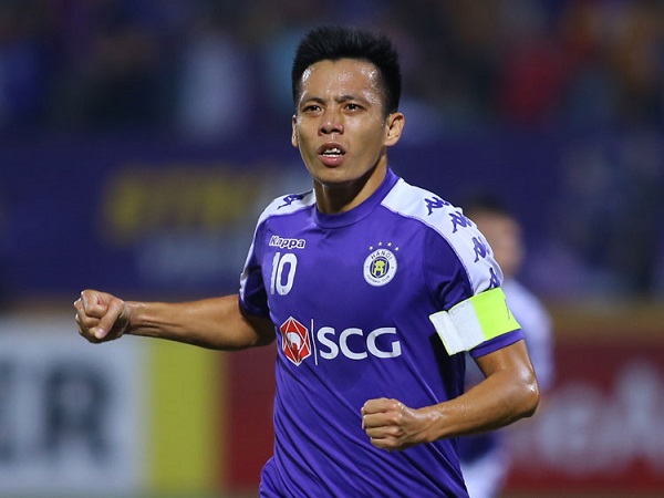 Văn Quyết sánh vai Park Ji Sung, lọt top 9 tiền vệ hay nhất châu Á