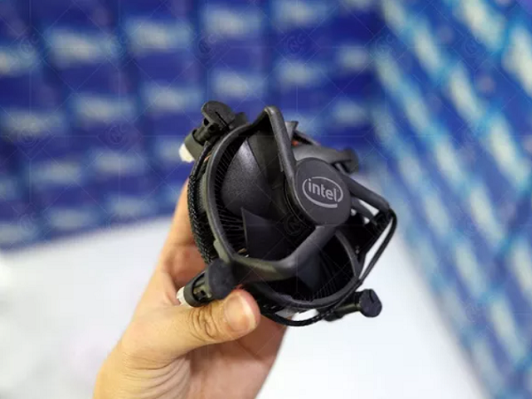 Intel làm lại tản stock với màu đen thanh lịch, sử dụng lõi đồng, TDP 80W