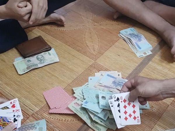 Trưởng phòng Nội vụ Thanh Hoá bị bắt tại nhà riêng, nghi tổ chức đánh bạc