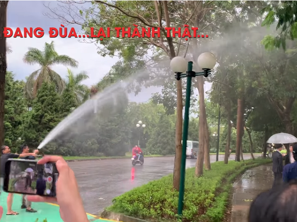 Hậu trường Tình yêu và tham vọng: Diễm My - Thanh Sơn diễn dưới mưa giả nhưng gặp bão thật, ekip toán loạn tìm chỗ trú