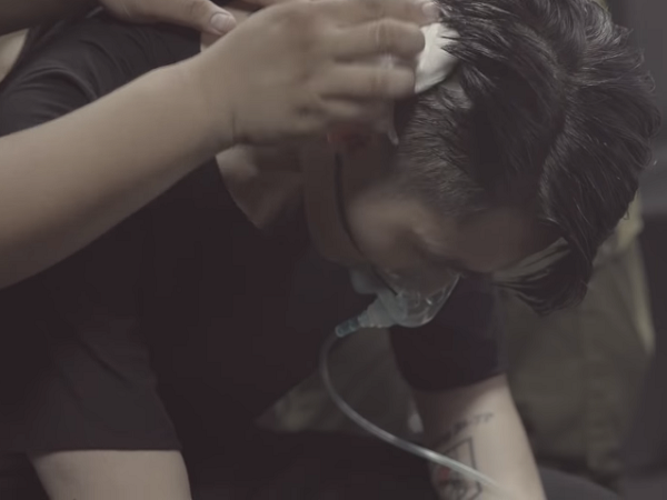Sơn Tùng M-TP tái xuất, đưa hình ảnh kiệt sức, phải thở oxy của chính mình vào sản phẩm mới