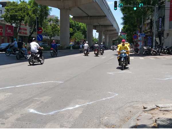 Danh tính nạn nhân bị xe chở rác tông trọng thương trong đêm ở Hà Nội
