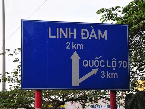 Loạt biển chỉ đường sai cả trăm cây số nằm ngay giữa lòng Hà Nội