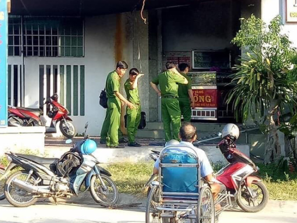 Không vay được tiền, em mang xăng đến đốt tiệm vàng của anh trai
