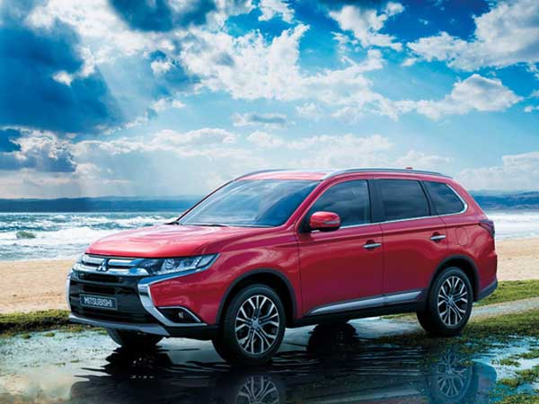 Cận cảnh mẫu ô tô Mitsubishi xả kho, giá giảm mạnh, thấp chưa từng có tại Việt Nam