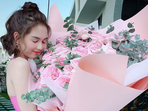 Ngọc Trinh tiếp tục khoe chuyện tình cảm, tiết lộ tin nhắn ngọt ngào của bạn trai