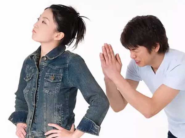 8 hành động 'không thể hiểu nổi' mà phụ nữ thường làm khi ghen tuông