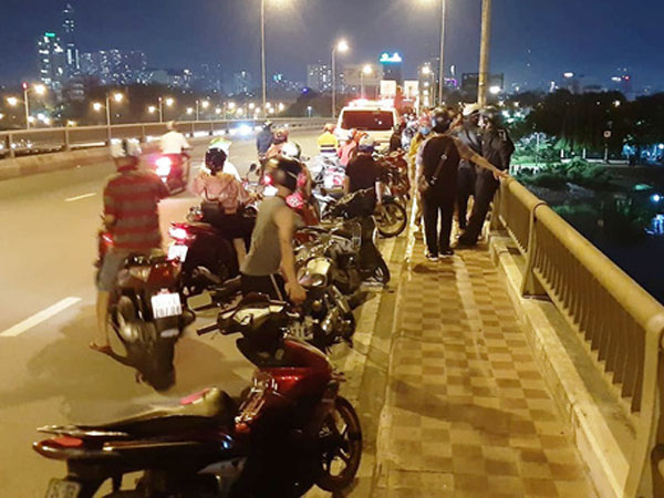 Nam sinh trường Hutech để lại balo và đôi dép rồi nhảy cầu Bình Triệu tự tử