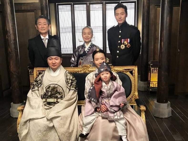 Quân Vương Bất Diệt lộ ảnh sốc đến cạn lời: Nghịch tặc Lee Lim lên làm vua, Lee Min Ho xuống kiếp làm dân đen?
