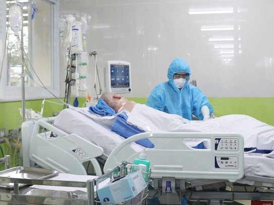 Bệnh nhân phi công ổn định sau hai ngày cai ECMO