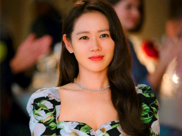 Dự đoán Baeksang 2020 trước giờ G: 'Bà cả' Kim Hee Ae hốt giải bự nhất, Crash Landing on You vẫn khó thắng đậm?
